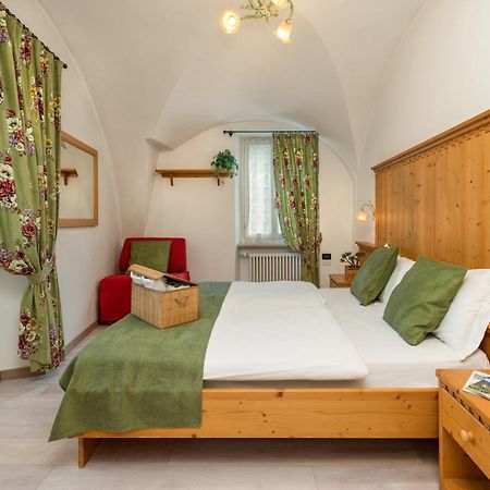 Albergo Alla Costa Bezzecca Exteriör bild