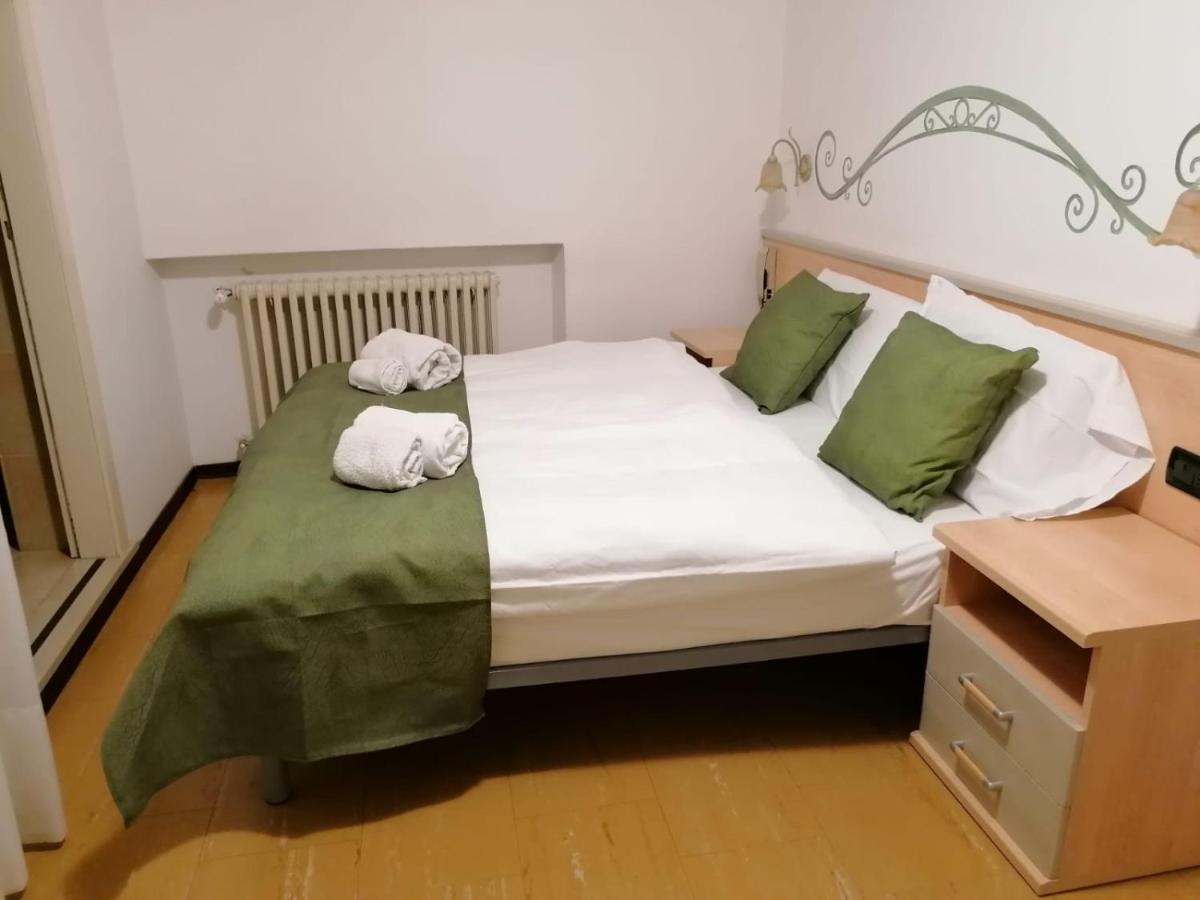 Albergo Alla Costa Bezzecca Exteriör bild