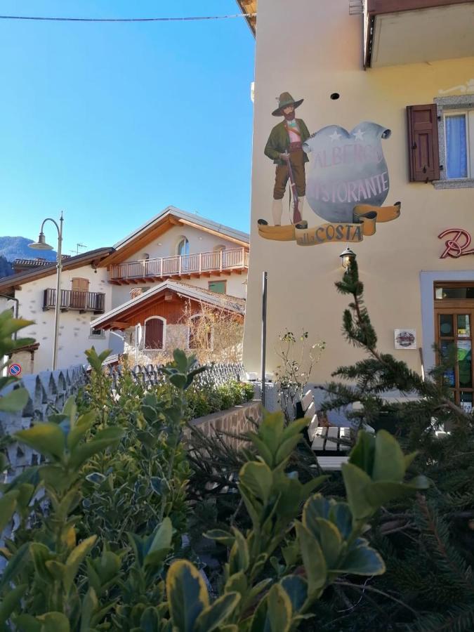 Albergo Alla Costa Bezzecca Exteriör bild