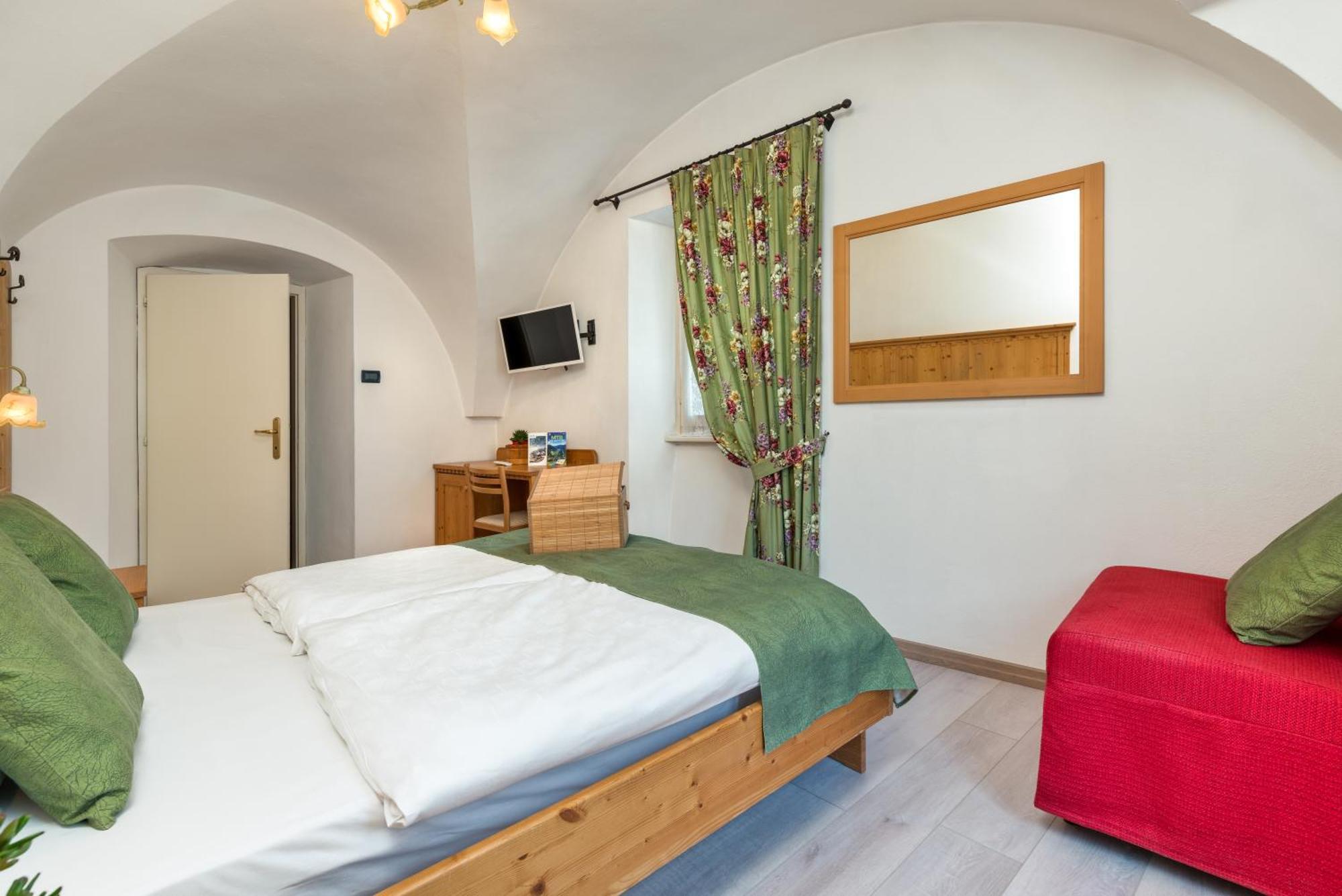 Albergo Alla Costa Bezzecca Exteriör bild