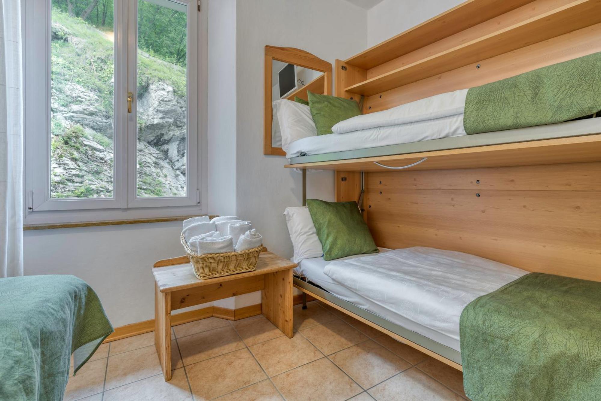 Albergo Alla Costa Bezzecca Exteriör bild