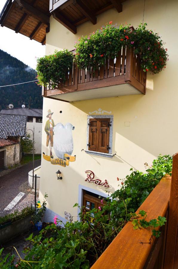 Albergo Alla Costa Bezzecca Exteriör bild