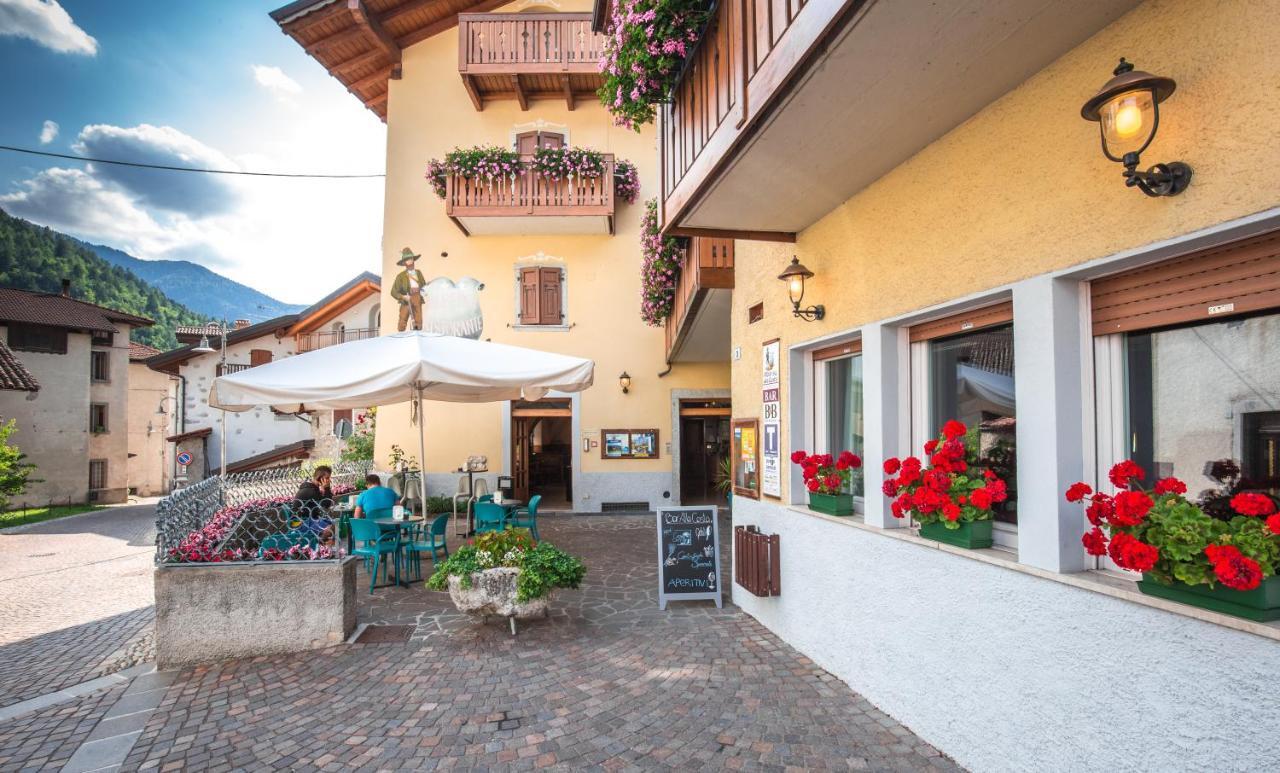 Albergo Alla Costa Bezzecca Exteriör bild